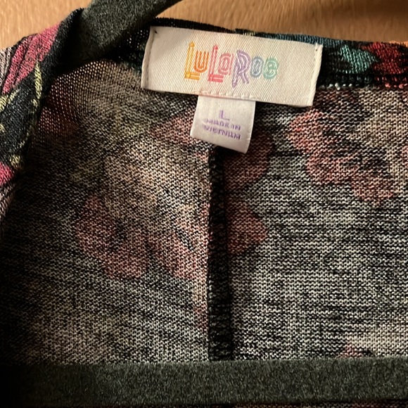 Like new beautiful floral ladies long duster sweater light weight for fall - Picture 3 of 3